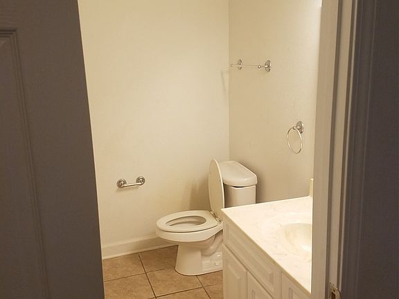 4th image of 1802 Jackson Ave W APT 26