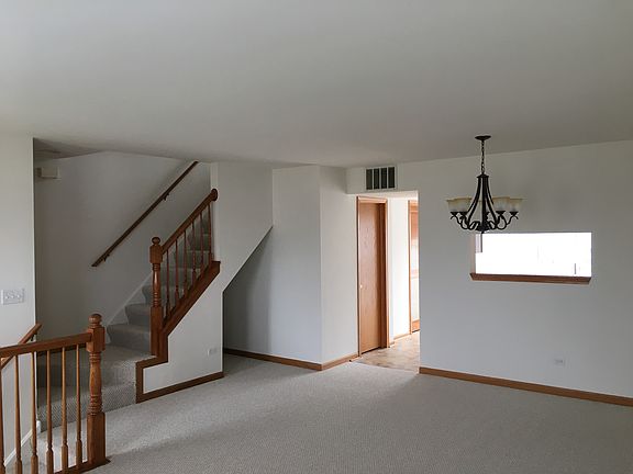 5th image of 2610 N Augusta Dr