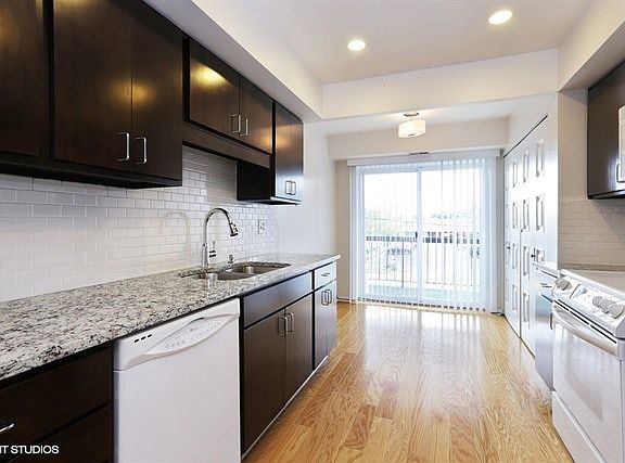 4th image of 4840 Foster St APT 211