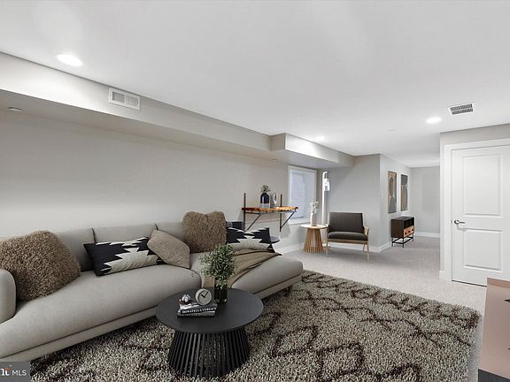 5th image of 345 Leverington Ave