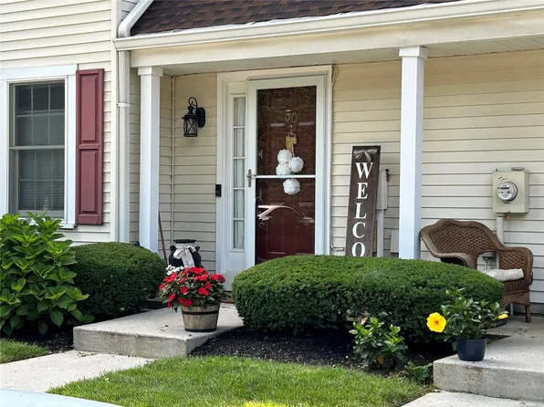 50 Stratford Green #50, Farmingdale, NY 11735