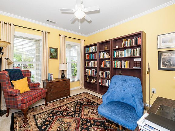 5th image of 833 Gaston Manor Dr