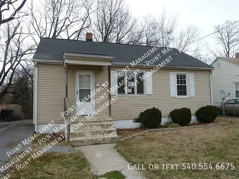 2203 Courtland Rd NE — Photo 1