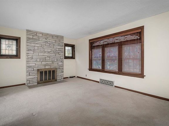 4th image of 6040 Oleatha Ave
