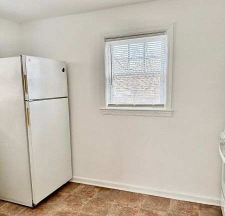 5th image of 547 Willow Ave
