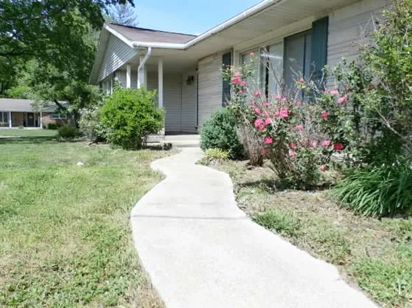 620 N Washington St, Olney, IL 62450