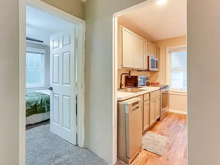 637 S 44th St — Photo 18