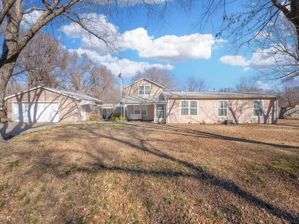 8152 S Victoria Ave, Haysville, KS 67060