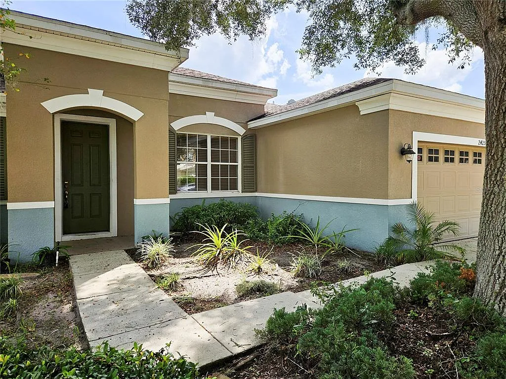 3 bed, 2.0 bath, 2653 sqft, $2,100 — Photo 3