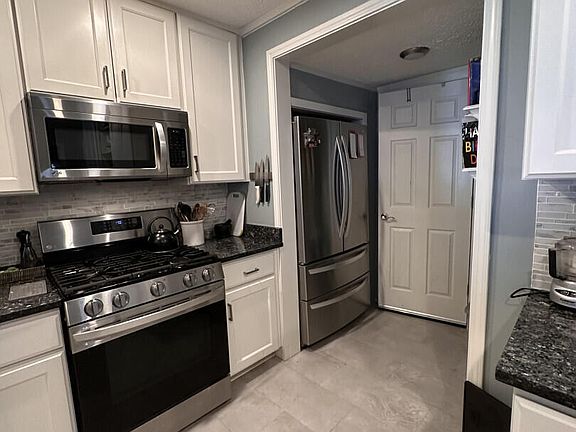 5th image of 915 Midland Drive