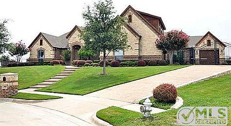 1st image of 300 Calais Dr