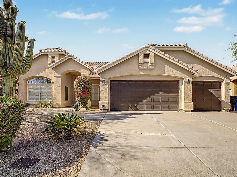 6126 E Juniper Ave — Photo 1