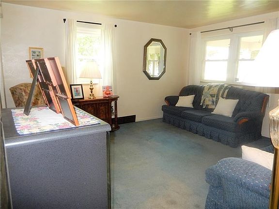 4th image of 312 Stewart St