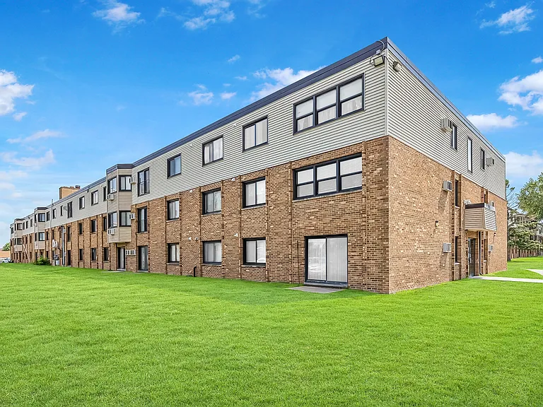 Ridgebrook Apartments — Photo 9