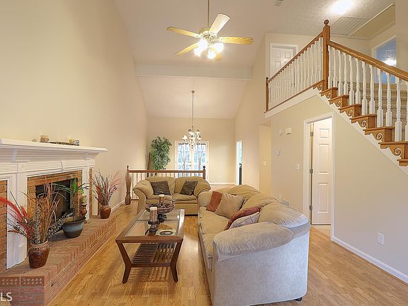 4th image of 2762 Oak Meadow Ln #0