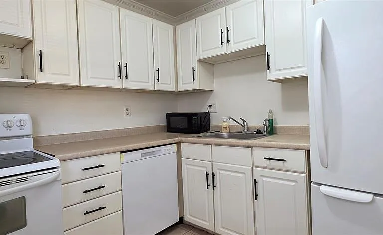 1504 Virginia Ave #105 — Photo 15