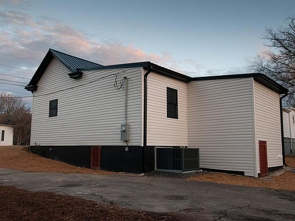 3rd image of 144 Wood Ave