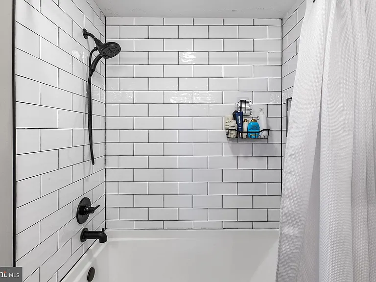 205 N 4th St #11-F5 — Photo 29
