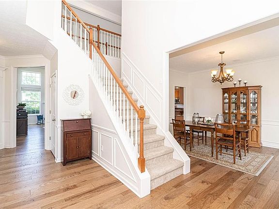 5th image of 3818 Castle Rock Dr
