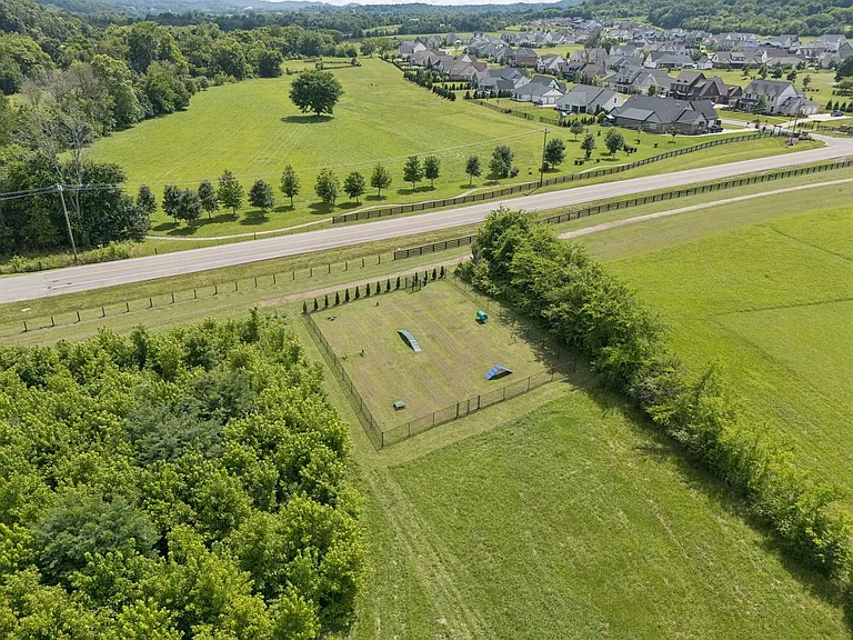 7628 Delancey Dr — Photo 15