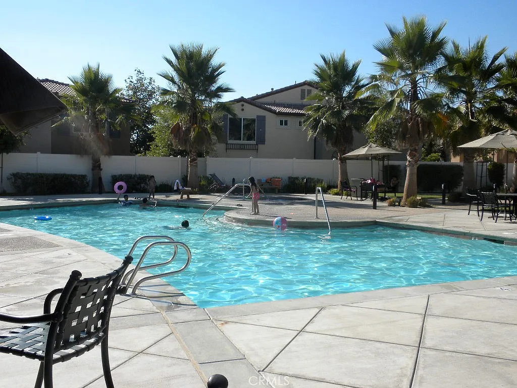 3 bed, 2.5 bath, 1468 sqft, $2,995 — Photo 2