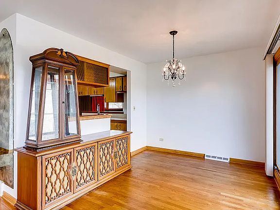 3rd image of 2221 Spruce Ave