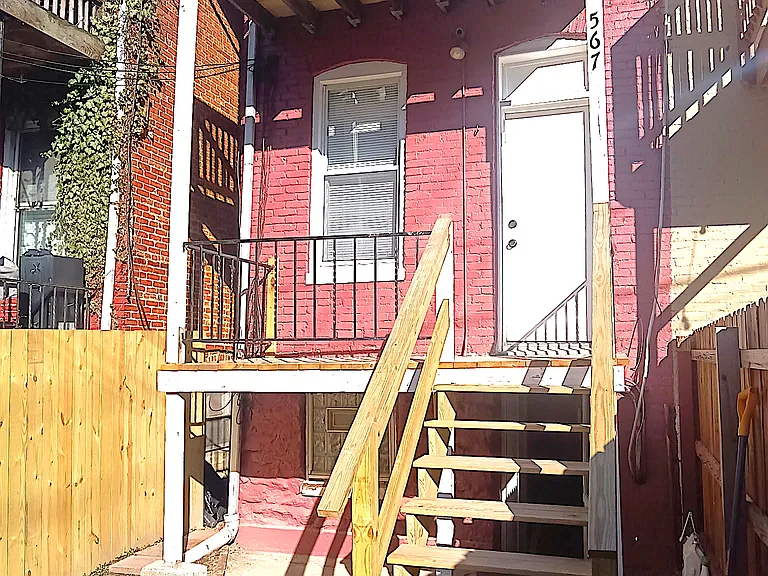 567 E 38th St #B — Photo 15