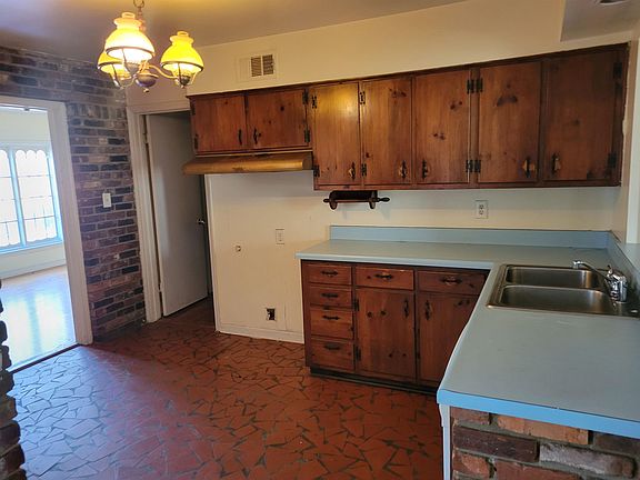 3rd image of 4837 Berrydale Ave