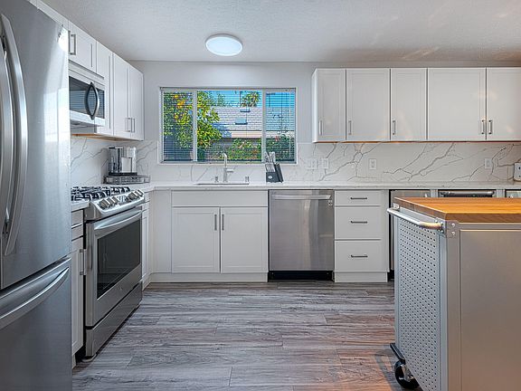 5th image of 419 Ginger Dr