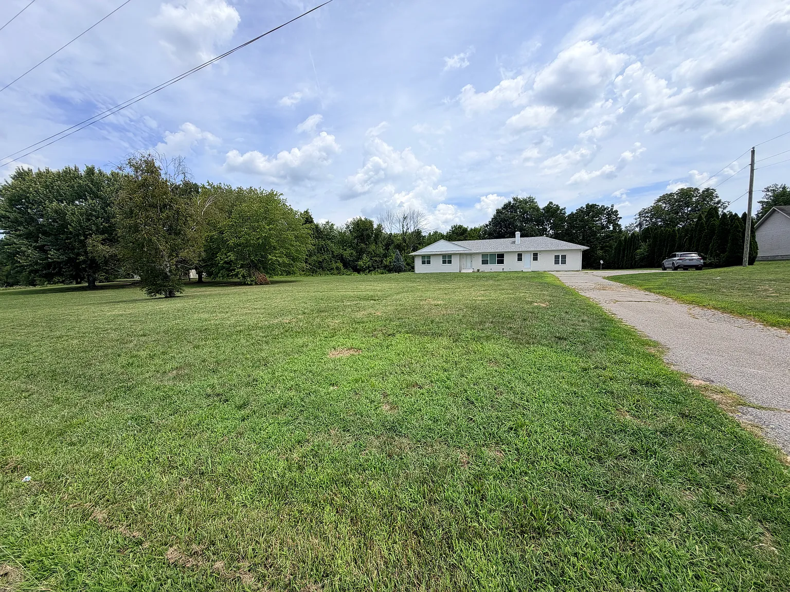 3 bed, 1900 sqft, $2,400 — Photo 2