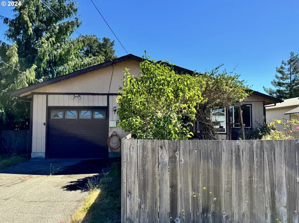 120 N 13th St, Lakeside, OR 97449