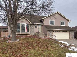 15862 O Cir, Omaha, NE 68135