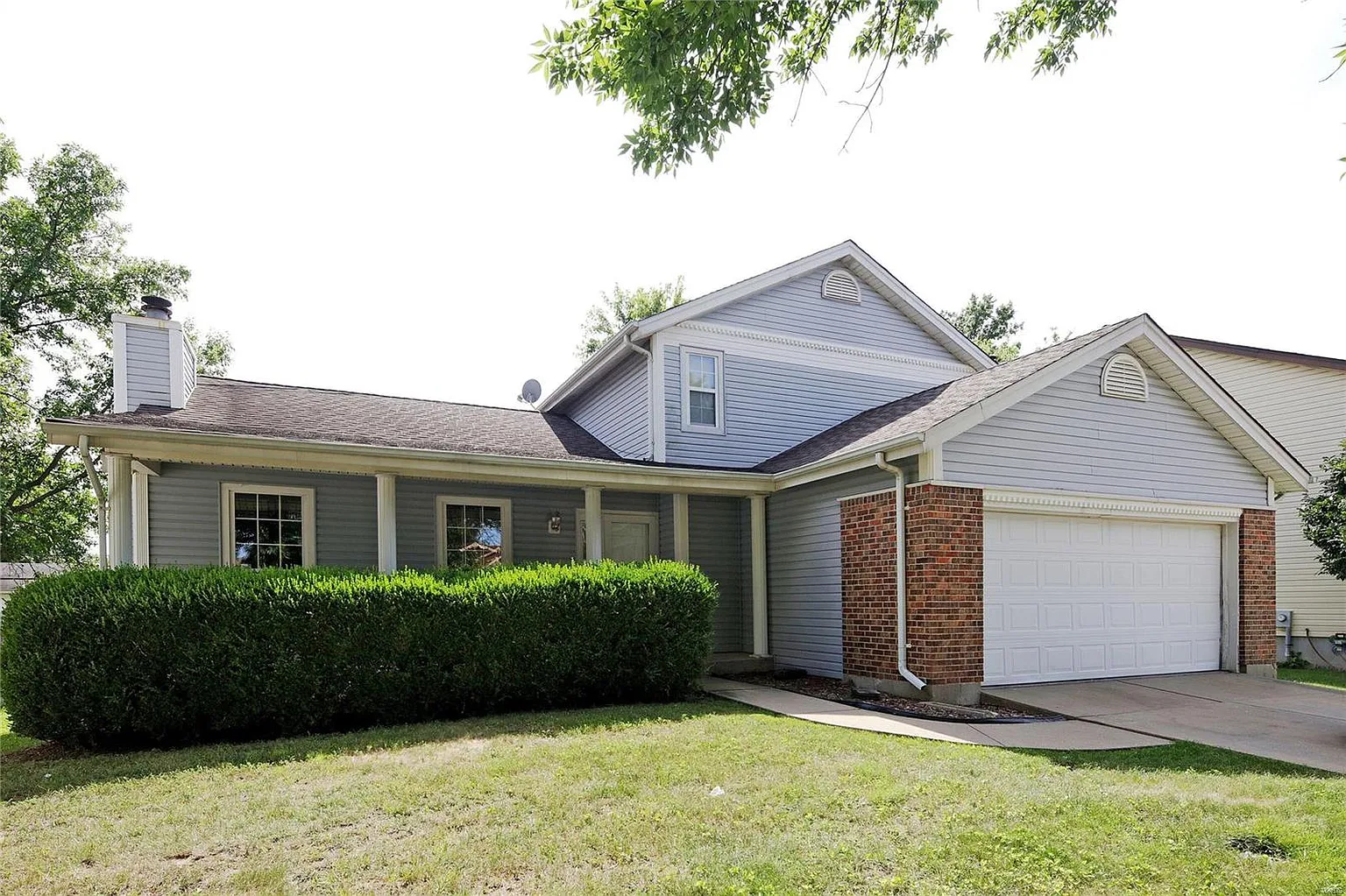2737 Chapel View Dr photo 1