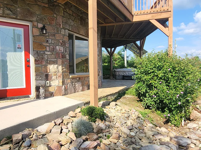 916 W Cedar Ln — Photo 2