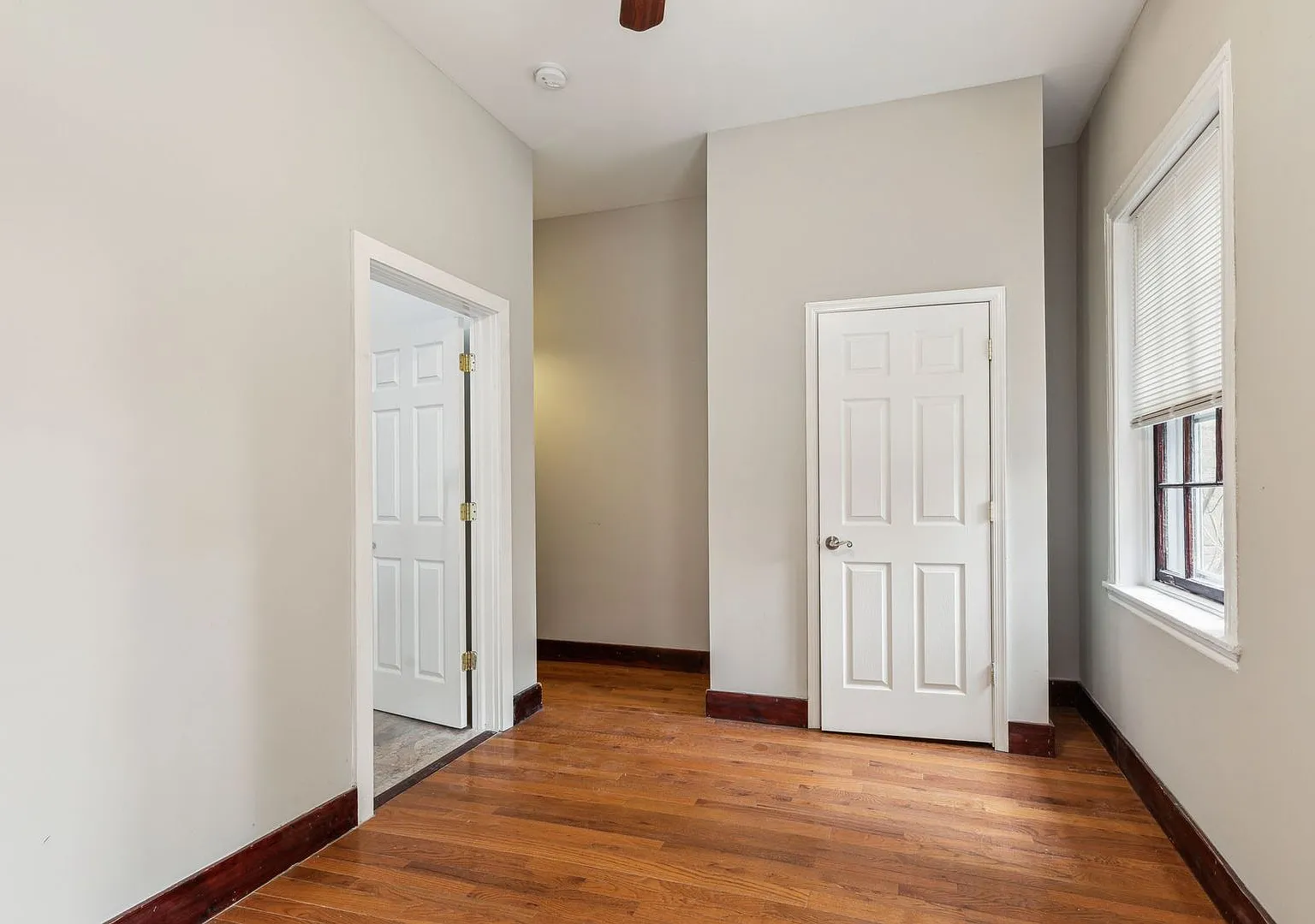 5 bed, 4.5 bath, $3,600 — Photo 2