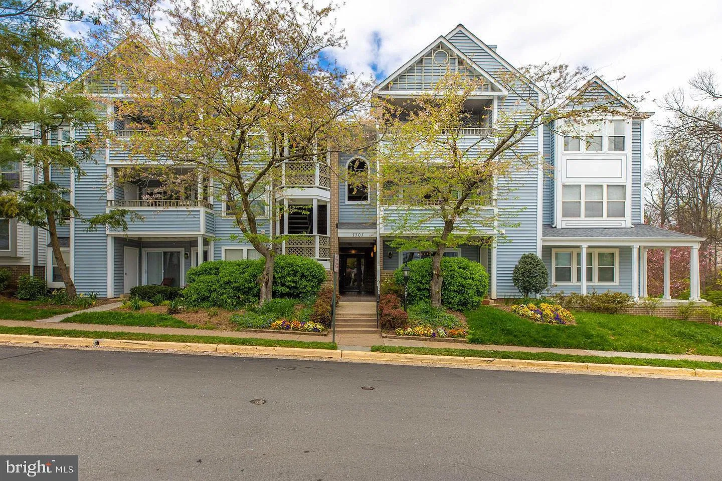2 bed, 2.0 bath, 1130 sqft, $2,300 — Photo 1