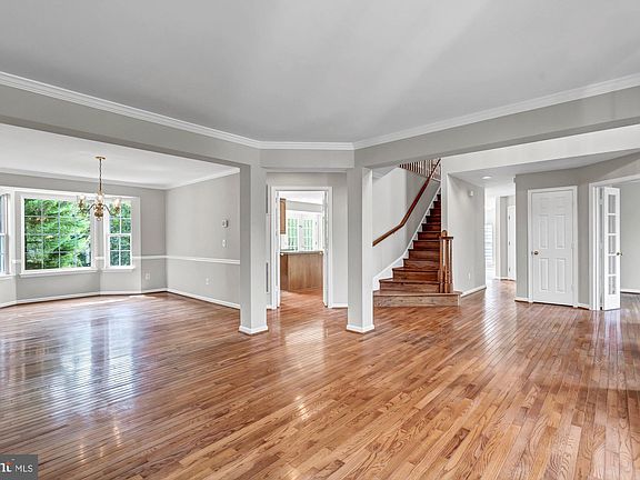 3rd image of 9250 Weathersfield Dr