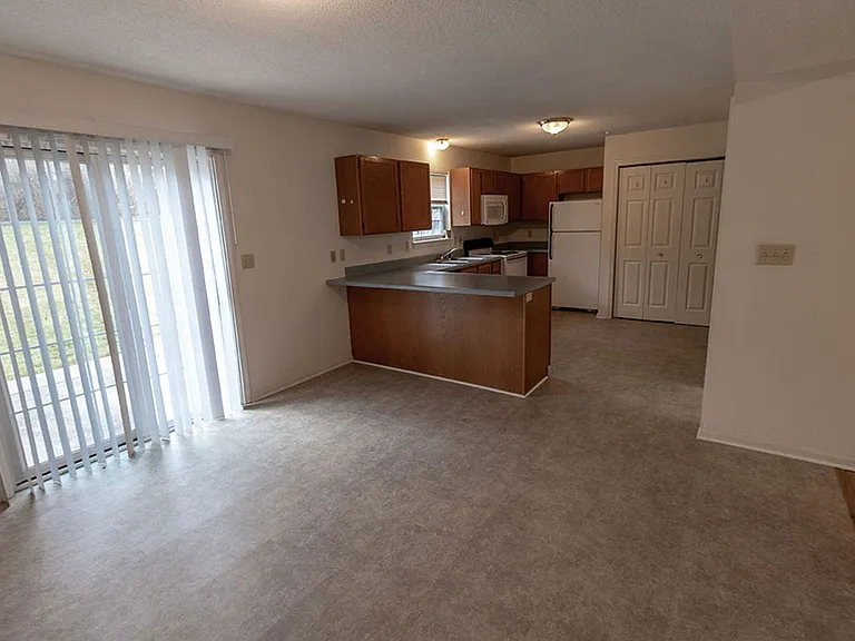 212-214 Nikki Way — Photo 8