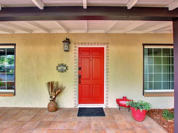 3rd image of 2711 Creekside Ln