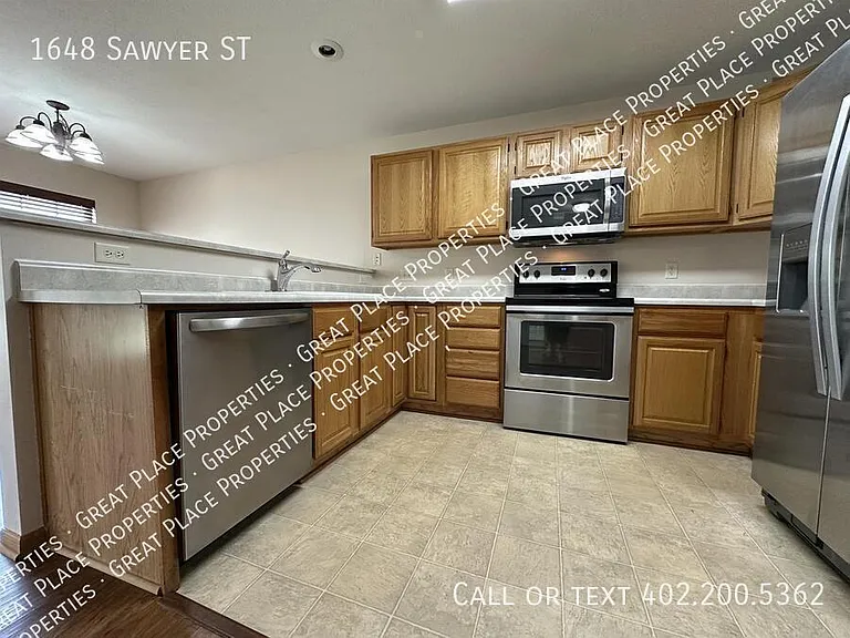 1648 Sawyer St — Photo 23