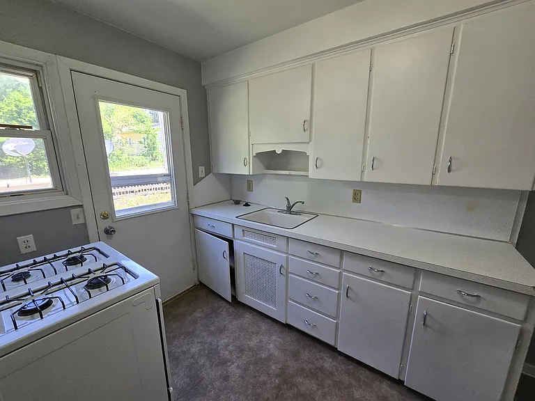 227 Madison St — Photo 9