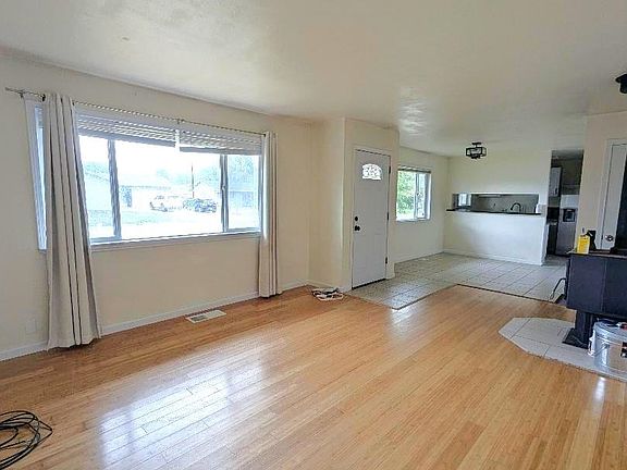 5th image of 709-985 Lake Ave