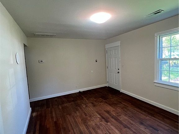 2nd image of 2604 Richmond St