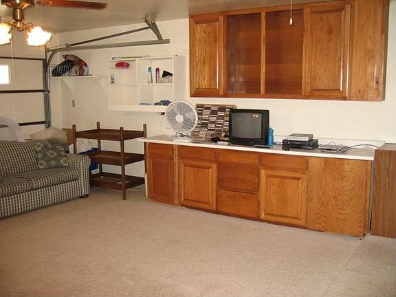 Garage has A/C vents that can be used for extra living space