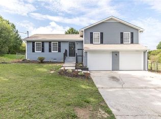 978 S Lassetter Cir, Villa Rica, GA 30180