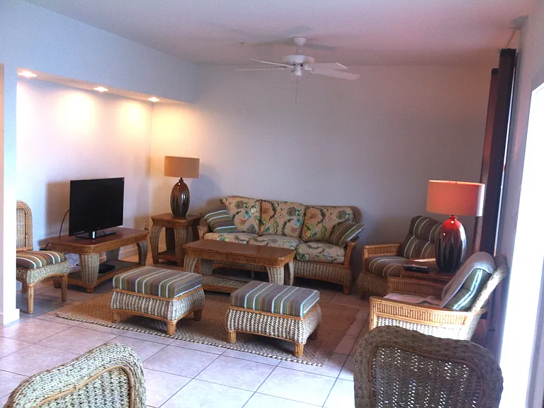 715 Caroline St #102 — Photo 2