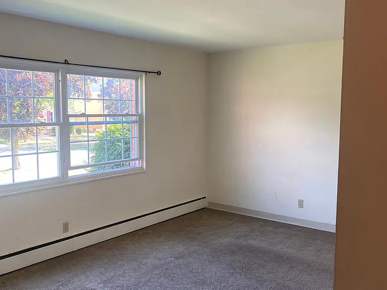 11 Stoneleigh Ave #2 — Photo 8