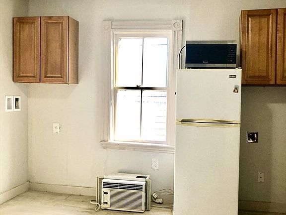 3rd image of 843 N Shore Rd #0