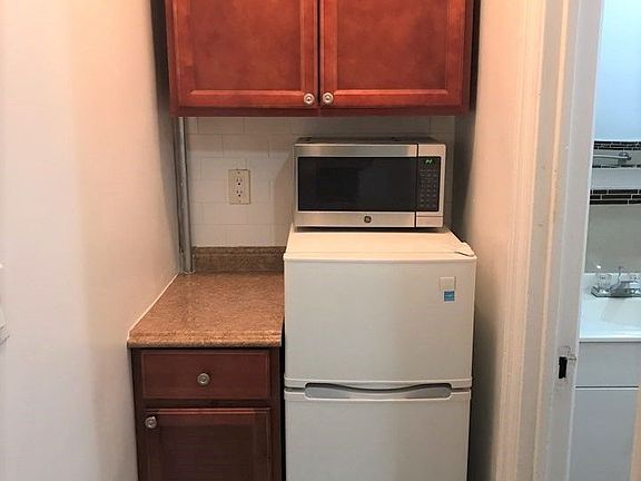 4th image of 155 E 52nd St APT 50A