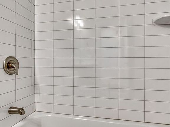 5th image of 3100 Greenmount Ave #7